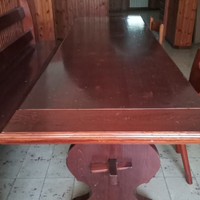Tavolo in legno massiccio con panca