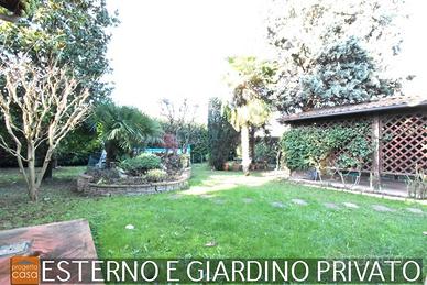 Villa di 299 m² con più di 5 locali e box auto dop