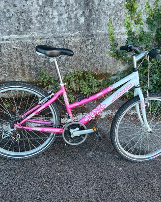 bicicletta rosa e bianca 24”