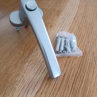 Maniglia finestra con pulsante