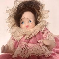 Bambola in porcellana