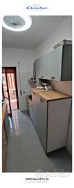 Cucina senza lavello.