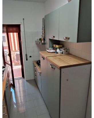 Cucina senza lavello.