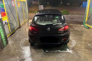 Alfa 147 benzina anche per neopatentati