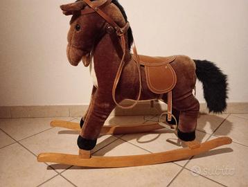 Cavallo dondolo in legno
