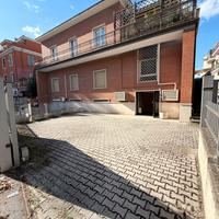 Ufficio centralissimo con ampio parcheggio