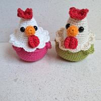 Gallinelle porta uovo all'uncinetto