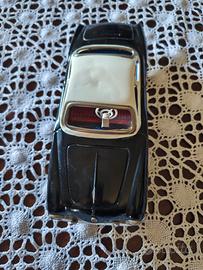 Modellino auto vintage in latta,