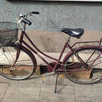 Bicicletta classica da donna completissima. 