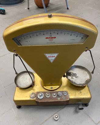 Bilancia a due piatti