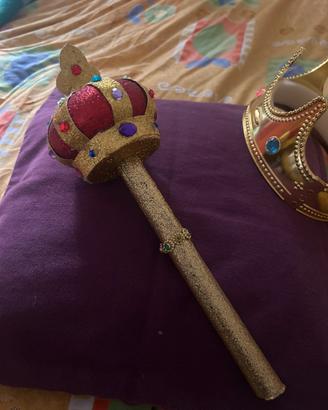 Carnevale scettro corona e spadaccino Re