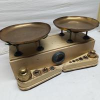 Bilancia a due piatti