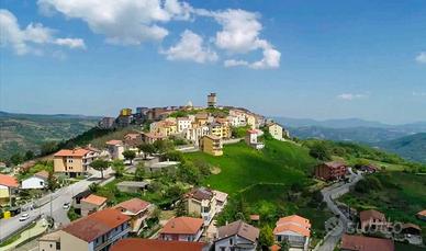 Ampia dimora con terrazzo, unità indipendente