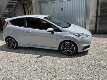 Fiesta st 200