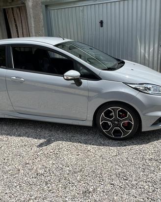 Fiesta st 200