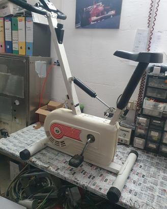 Cyclette da camera.