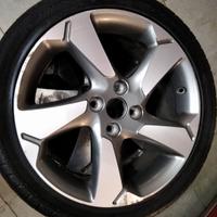 cerchi in lega originali Ford da 17 e gomme
