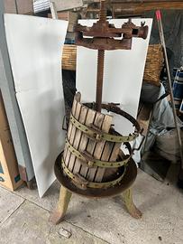 Torchio pressa per uva