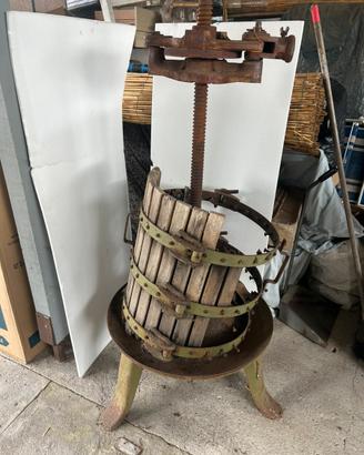 Torchio pressa per uva