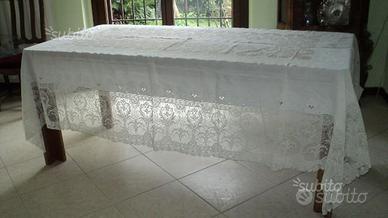 Fine tovaglia degli anni '20 in batista e filet