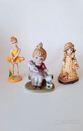 Lotto di tre statuine in porcellana 