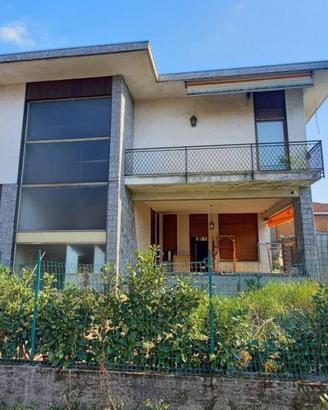 Villa di 230 m² con 4 locali e box auto doppio a O