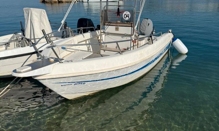 Barca Arkos 587 con Yamaha F40G