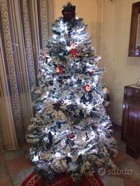 Albero di natale innevato