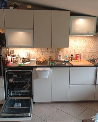 cucina Ikea con elettrodomestici 
