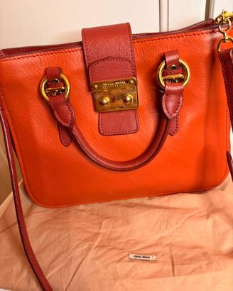 Borsa Miu Miu rossa e arancione