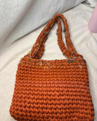 Borsa autunnale a spalla arancione uncinetto