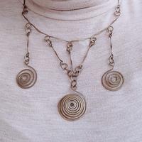 Collana Vintage   a spirale in filo metallico