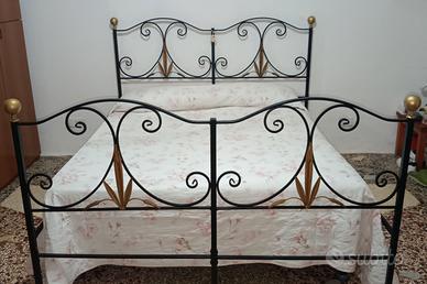 Letto matrimoniale artigianale in ferro battuto 