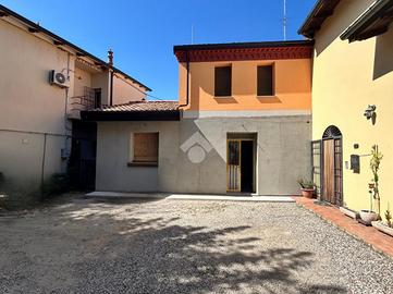 3 LOCALI A MOLINELLA