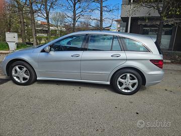 Mercedes R350 grigio metallizzato