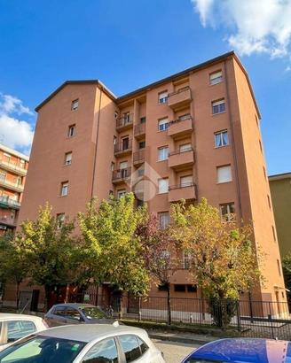 4 LOCALI A RHO