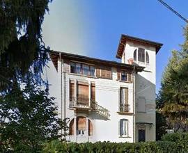 Villa con garage a Varese (VA)
