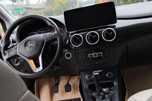 Mercedes B180 Executive Pelle Frau Tagliandata