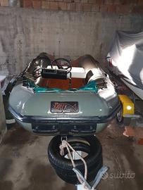 Gommone con motore e carrello