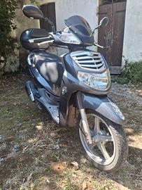 Scooter Sym HD 200