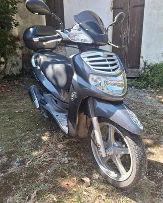 Scooter Sym HD 200