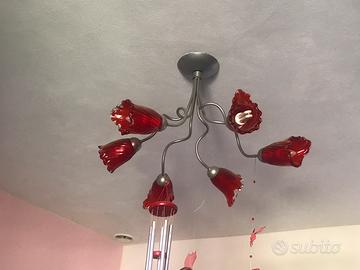 Lampadario a luci rosse
