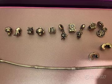 Pandora più charms