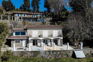 Splendida villa con vista sul lago