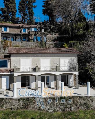 Splendida villa con vista sul lago