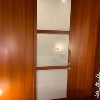 Porta scorrevole con binario e mantovana