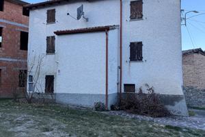 Casa/rustico/terreni