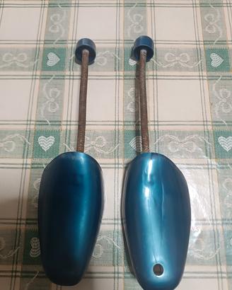 supporti per tenere in forma scarpe da calcio e no