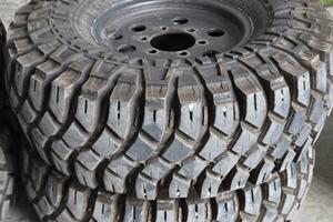 4 maxxis 37 12.50 16 124k 8090 creepy crawler