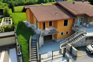 PORZIONE DI BIFAMILIARE A BARGHE